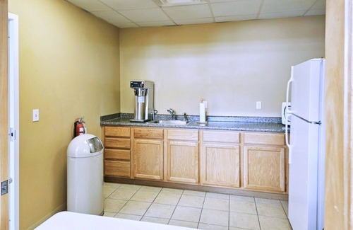 Lincoln Apartment | Mountainside efficiency at ski lift w/pool, hot tub & gym