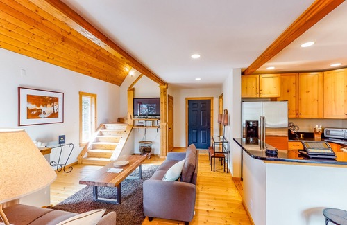 Snoqualmie Pass House | Mountainside home with a private deck, balcony, bright interior & foosball