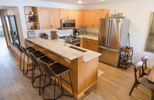North Park City Condo | Mountainside perfection in Park City! 5 star condo in the heart of the action