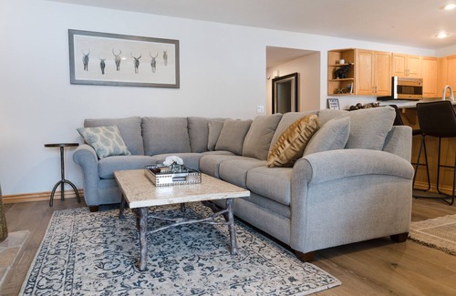 North Park City Condo | Mountainside perfection in Park City! 5 star condo in the heart of the action