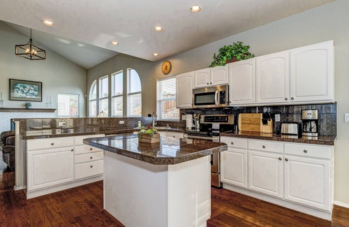 Northwest Colorado Springs House | Mountainside Retreat w/Gym & Hot Tub, Near Hiking, Minutes from AFA