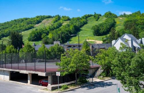 Craigleith Apartment | Mountainside Retreat