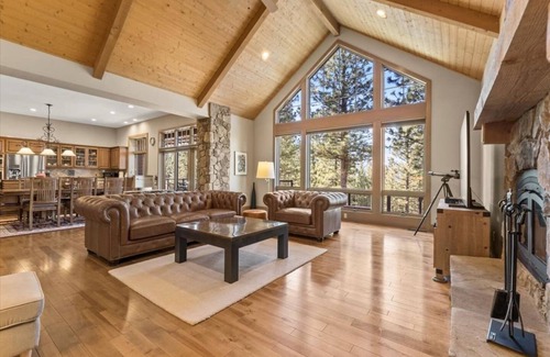Gold Mountain House | Mountaintop Cabin Hot Tub Views Family Golf