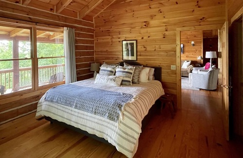 Hays Cabin | Mountaintop cabin near Stone Mountain State Park and Roaring River Vineyards