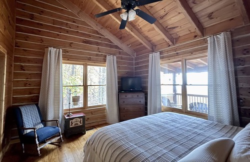 Hays Cabin | Mountaintop cabin near Stone Mountain State Park and Roaring River Vineyards