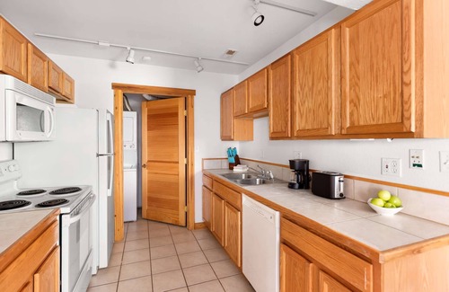 Saint Mary's Condo | Mountaintop condo | 20 mins to downtown Miner Street | walk to trailhead "St Mary's Glacier Getaway"