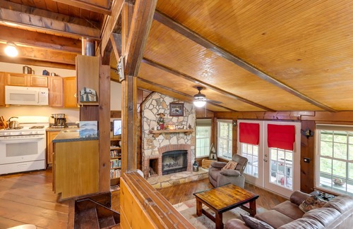Ellijay Cabin | Mountaintop Ellijay Cabin w/Private Hot Tub