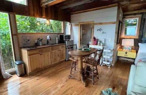 Canton House | Mountaintop Glamping Cabin,Views!