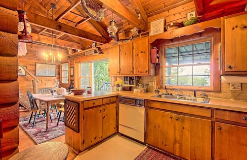 Hiawassee Cabin | Mountaintop log cabin w/wood stove hot tub and grill near Lake Chatuge