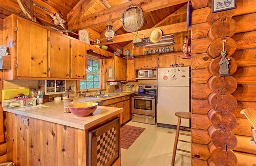Hiawassee Cabin | Mountaintop log cabin w/wood stove hot tub and grill near Lake Chatuge