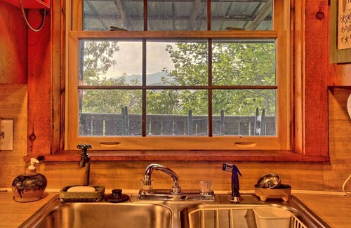 Hiawassee Cabin | Mountaintop log cabin w/wood stove hot tub and grill near Lake Chatuge