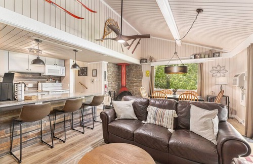 Bellaire House | Mountainview Townhouse