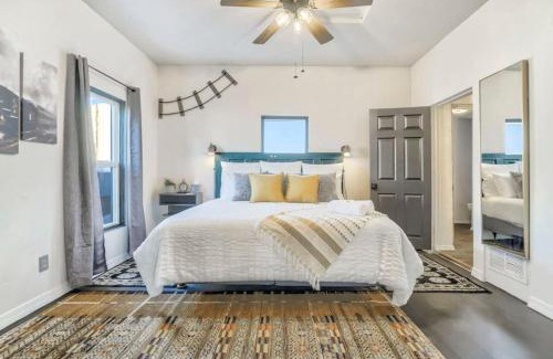Central Colorado Springs House | MountainViews FirePit SmartTV AC WD SelfEntry