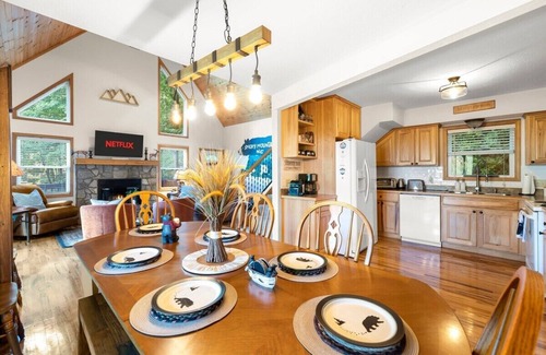 Waynesville Cabin | MountainViews|HotTub|FirePit|BBQ|EV Charger