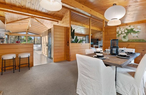Acacia Bay House | Mountviews Lodge - Taupo