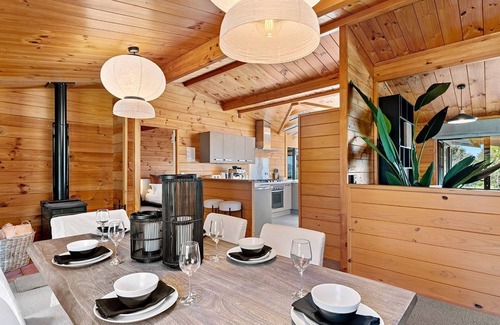 Acacia Bay House | Mountviews Lodge - Taupo