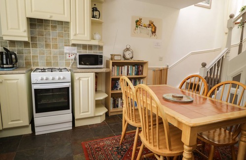 Carlisle Cottage | MOUSEHOLE COTTAGE, pet friendly, with a garden in Armathwaite