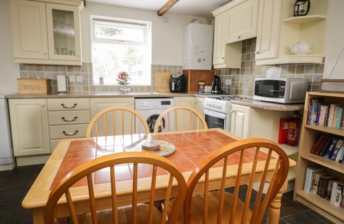 Carlisle Cottage | MOUSEHOLE COTTAGE, pet friendly, with a garden in Armathwaite