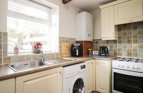 Carlisle Cottage | MOUSEHOLE COTTAGE, pet friendly, with a garden in Armathwaite