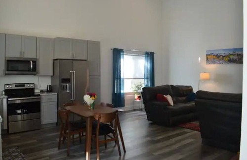 Arvada Cottage | Movies in the Mountains Guest House