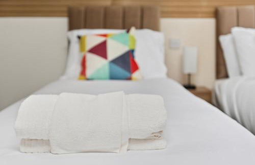 Manchester Apartment | Moxley Modern 2-Bed Flat with Flexible Sleeping