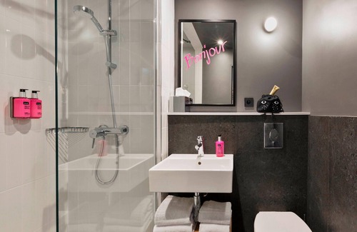 Quartier Saint-Ambroise Hotel | Moxy Paris Bastille France