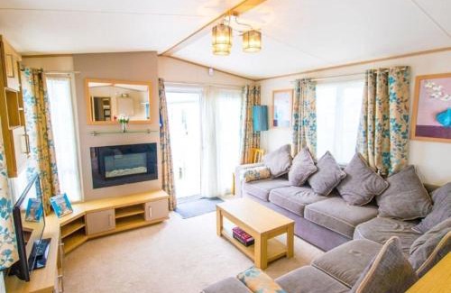 Camber Resort | MP639 - Camber Sands Holiday Park - 3 Bedroom - Sleeps 8 - Large gated decking - Close to facilities