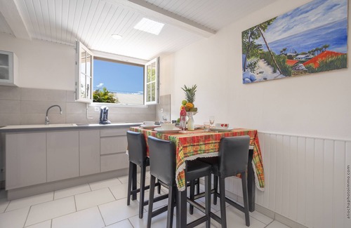 Saint-Pierre Apartment | Alpinia - Appt avec piscine partagée