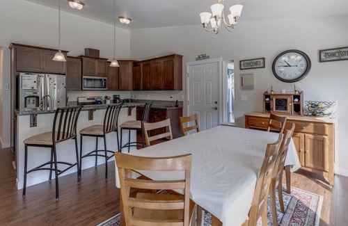 Maple Falls House | Mt. Baker Lodging Cabin 47 - Sleeps 6!