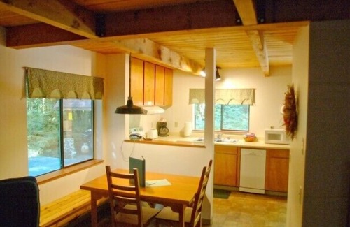 Maple Falls House | Mt. Baker Lodging Cabin 67 - Sleeps 5!