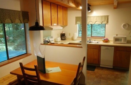 Maple Falls House | Mt. Baker Lodging Cabin 67 - Sleeps 5!