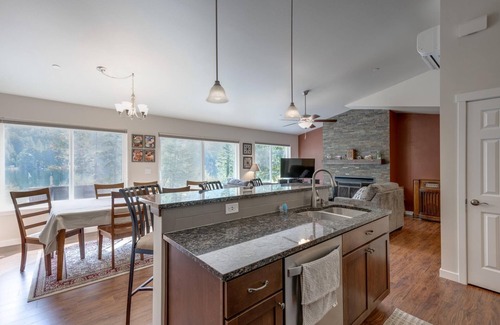 Maple Falls House | Mt. Baker Lodging Cabin 47 - Sleeps 6!
