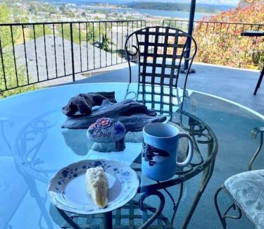 Oak Harbor House | Mt. Baker View Harbor King Bed Fire Pit