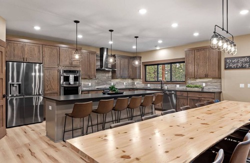 Lead Cabin | Mt. Ever-Rest - Family Cabin near Nature & Dining