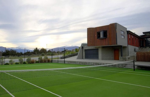 Wanaka House | Mt Gold Retreat | Spa pool | Tennis Court | 4 bed