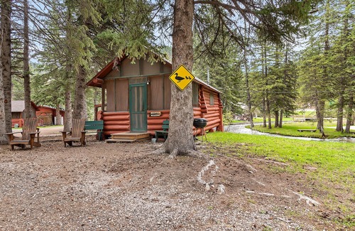 Cheyenne Crossing Cabin | Mt. Meadows Cabin on Spearfish Creek