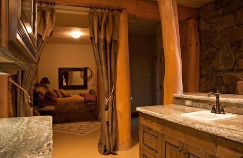 Mount Shasta Cabin | Mt Shasta Majestic Retreat - Luxury Log Home w/Spectacular Mountain & Lake Views