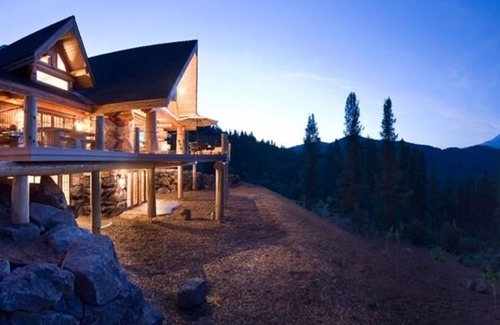 Mount Shasta Cabin | Mt Shasta Majestic Retreat - Luxury Log Home w/Spectacular Mountain & Lake Views