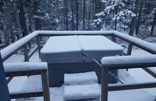 West Dover House | Mt. Snow Townhouse -2 Miles to Mt. Snow, Outdoor Hottub, 2 fireplaces-wood & gas