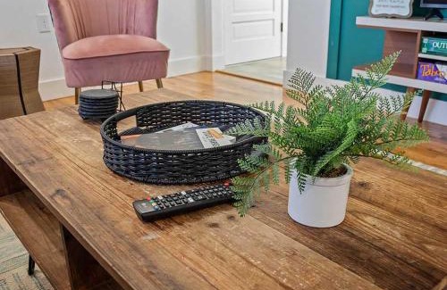 Downtown House | MTB Haven Minutes to Coler and Downtown