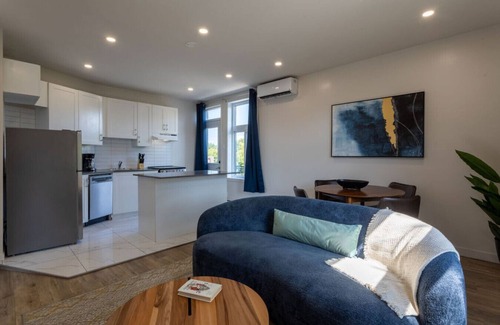 Cote-Des-Neiges—Notre-Dame-De-Grace Apartment | MTL Retreat | Stylish 2B1B in NDG