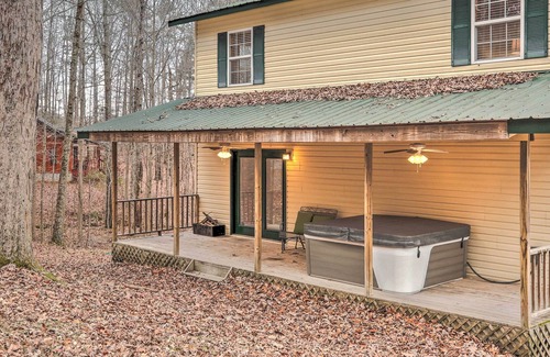 Fort Payne Cottage | Mtn Abode w/ WiFi, 2 Mi to Little River Canyon!