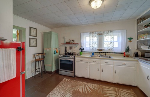 Newland Cottage | Mtn Cottage w/Fire Pit in Newland!