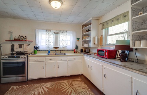 Newland Cottage | Mtn Cottage w/Fire Pit in Newland!