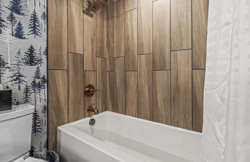 Silvertip Hotel | MTN House By Basecamp