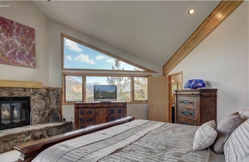 Warrior's Mark West House | Mtn. Retreat Home with Majestic Views, Ski In-Out for Advanced Skiers, Private Hot Tub, near Historic Breckenridge