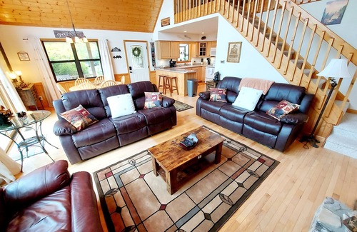 Bryson City Cabin | Mtn Top Cabin/Incredible Views/Cathedral Ceilings/WIFI/Hot Tub