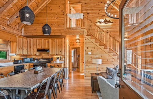 Blue Ridge Cabin | Mtn View Cabin 5 min to Downtown Blue Ridge w/Hot Tub and Firepit, Pet Friendly!