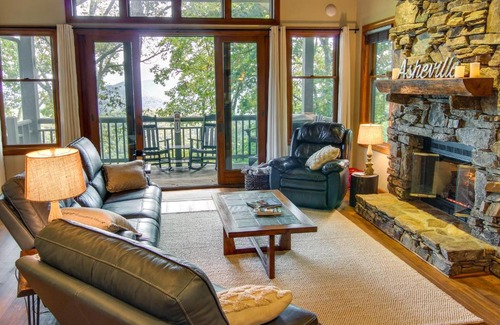 Mountain Air Apartment | Mtn-View Condo with Screened Porch in Burnsville!
