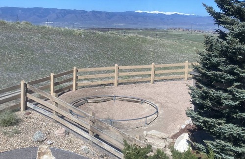 Southridge House | Mtn view cul de sac property backing to 10,000 acres of hiking/biking trails